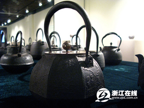 2009杭州展览天价壶-1.jpg
