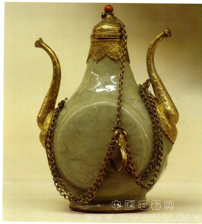 64a[1]中国青瓷马特勒后来翻新byottoman工匠在第十六世纪加入镀金的银成分.jpg