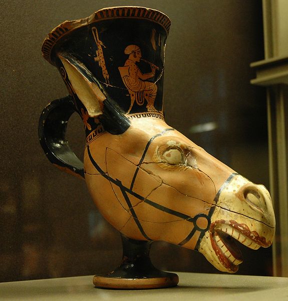 Rhyton形塑料驴头代表的音乐家和舞蹈家，CA-470-460。公元前来源：雅典- 17厘米（6英.jpg