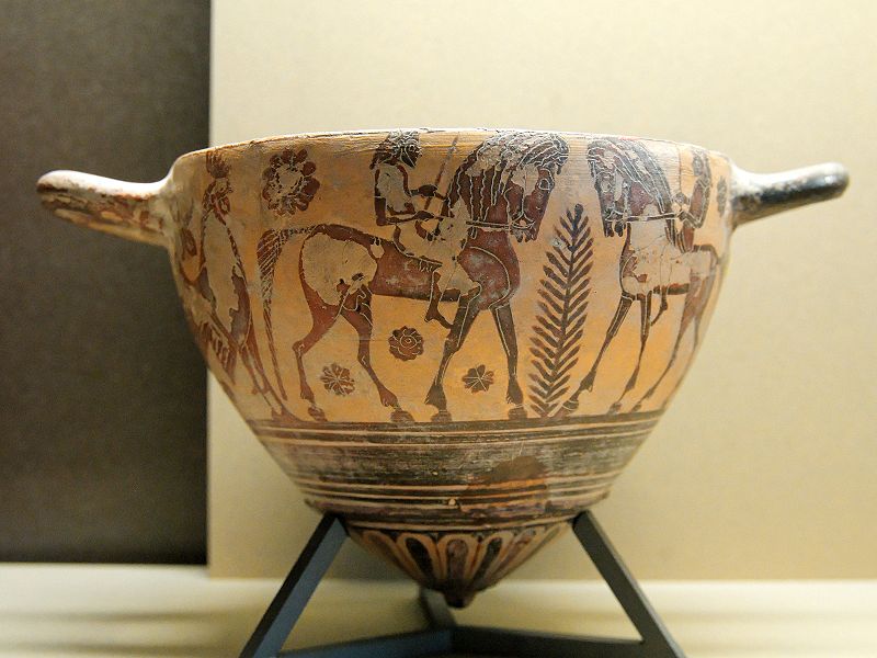 骑士队。一个一个mastos科林斯黑色数字的一面，约570-550 BC。公元-H.的大小10.3厘米.jpg