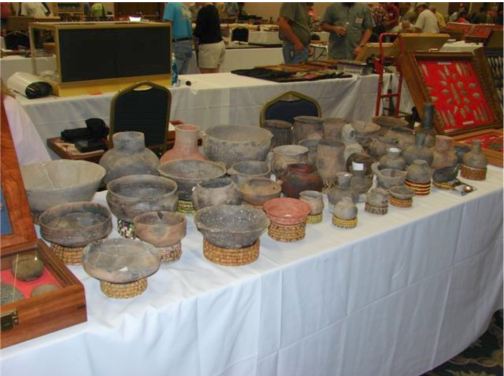 4-2007年世博会吹嘘一些令人难以置信的收藏陶器.JPG