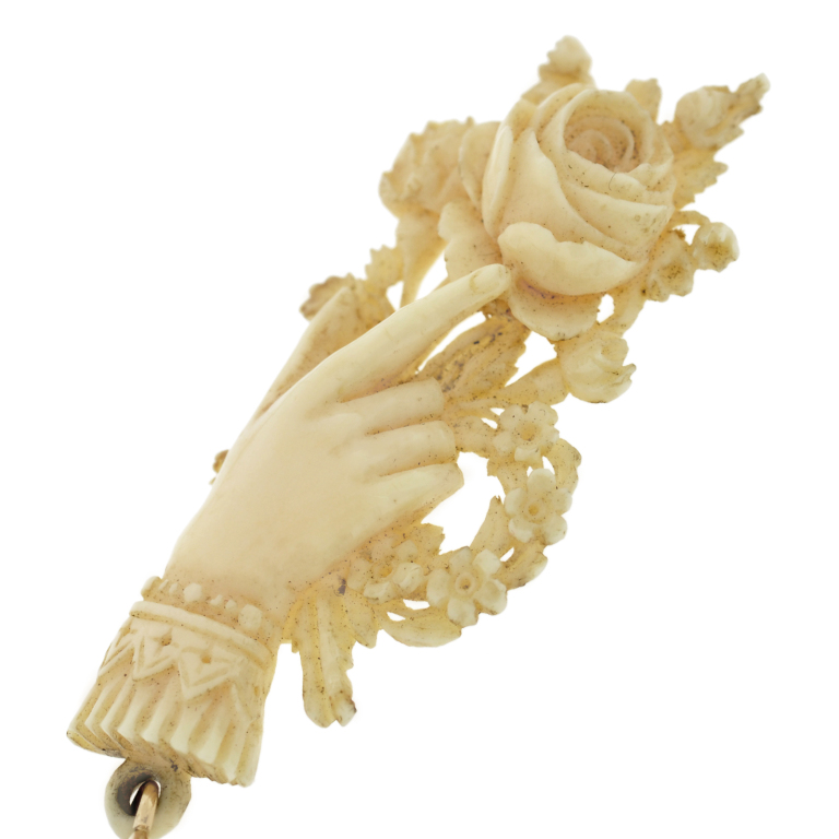 328_1360359505_4[1]维多利亚时代的手工雕刻的象牙手和花束的耳环.jpg