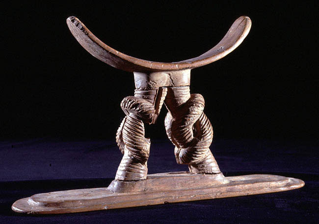 头枕弦-第一中间期，2200 - 2033 BC-木-H. ：19,50厘米。 L。 ：32.10厘米。 ，L. ：6.jpg