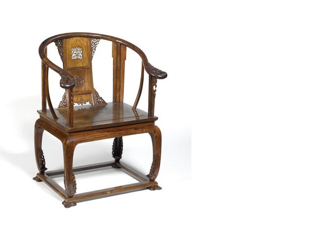 一个罕见的黄花梨马蹄扶手椅18世纪.jpg