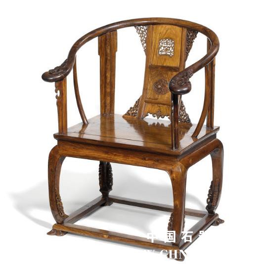 一个罕见的黄花梨马蹄扶手椅18世纪2.jpg