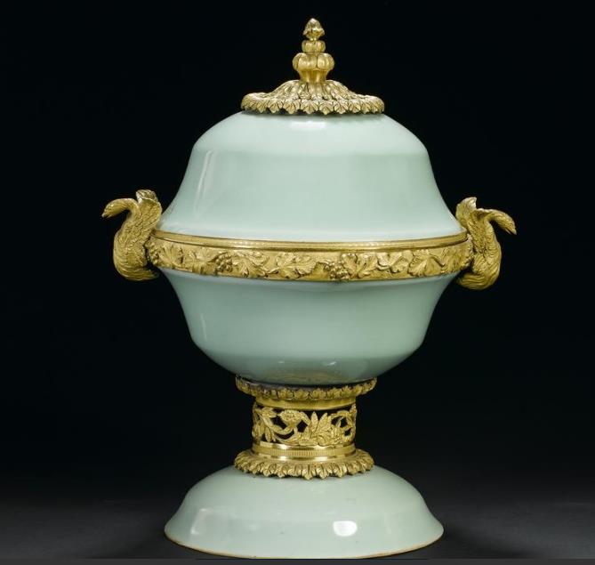 18-19世纪 青瓷釉盖碗.jpg