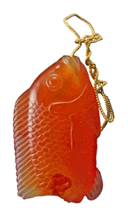 古埃及玛瑙吊坠项链的尼罗罗非鱼鱼的形式。（沃尔特斯博物馆）.jpg