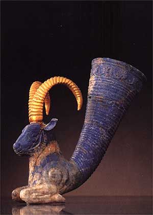 器（角形杯）形如一只公羊，伊朗，阿契美尼德，5公元前6世纪。取得青金石与黄金.jpg