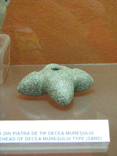 450px-Alba_Iulia_National_Museum_of_the_Union_2011_-_Stone_Mace_Head_of_Decea_Mu.jpg