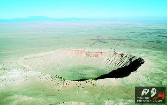 位于美国西南部亚利桑那州的巴林杰陨石坑.jpg