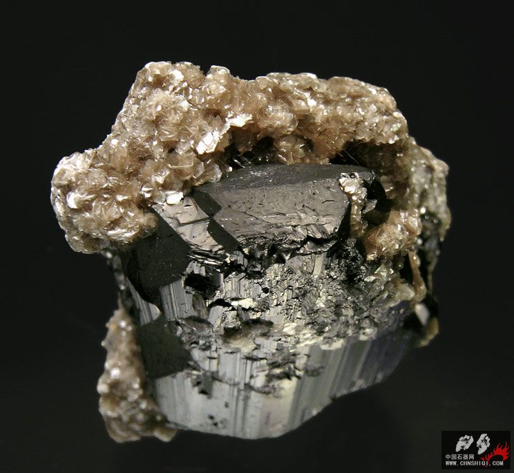 钨铁矿和石英与云母 葡萄牙 5.3 × 3.4 ×3.3厘米1.jpg