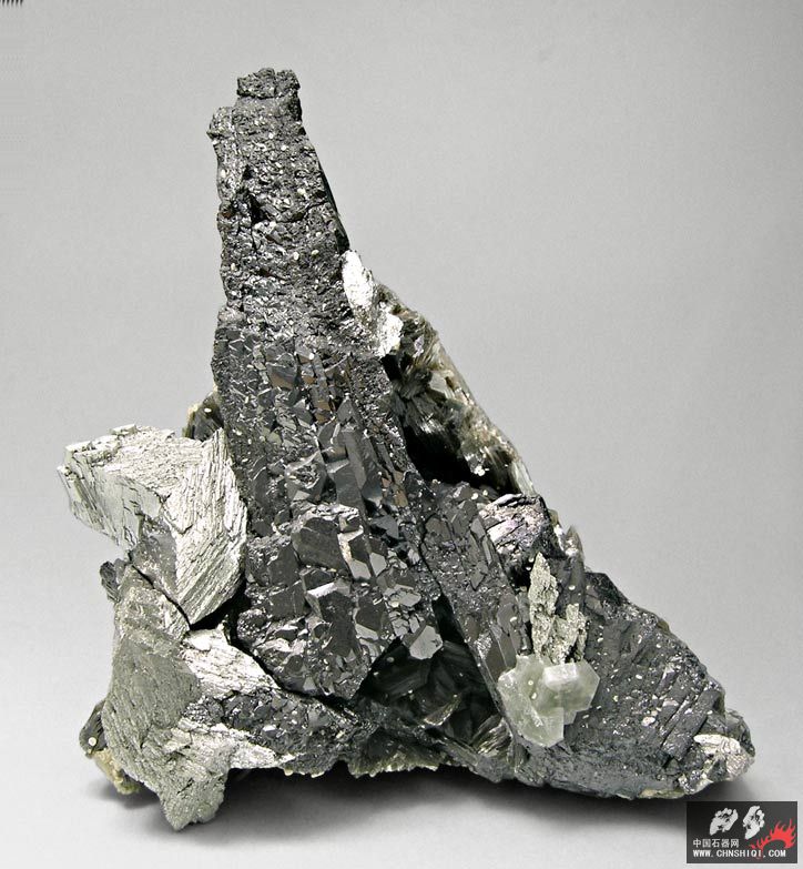 钨铁矿与磷灰石、毒砂和白云母 葡萄牙 9.3 × 7.5× 9厘米.jpg