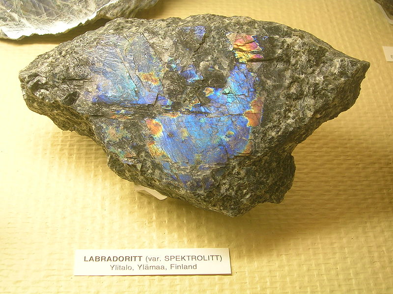 Spectrolite from Oslo museum.jpg