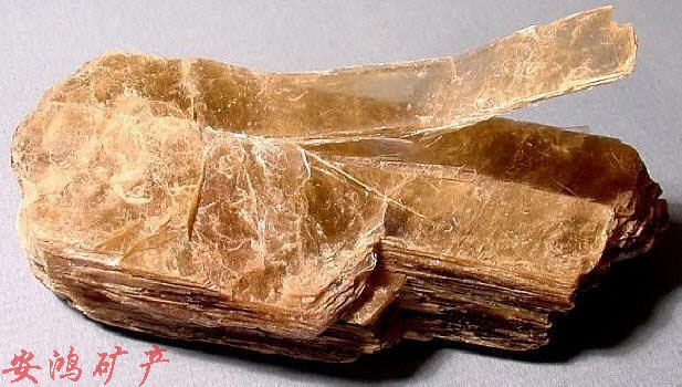 金雲母(Phlogopite)2.jpg