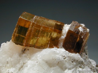 金雲母(Phlogopite).jpg