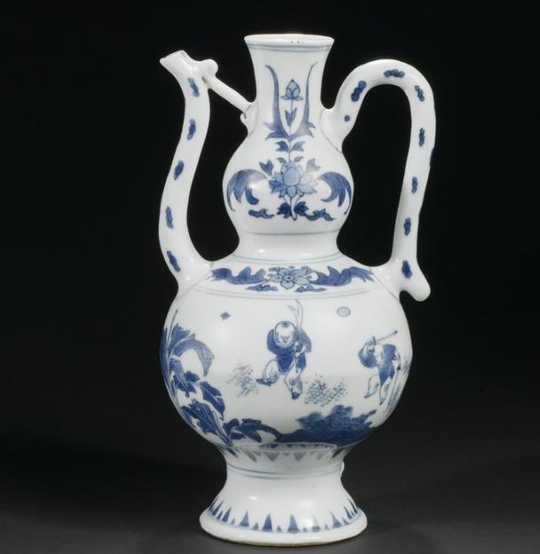 1640年 过渡性的蓝色和白色的双葫芦壶.jpg
