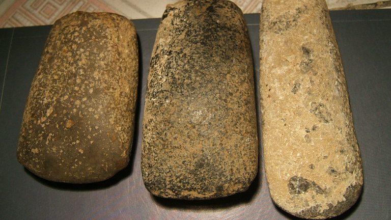 三个石斧 (2).JPG
